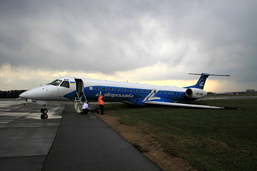       ,           Embraer-145.