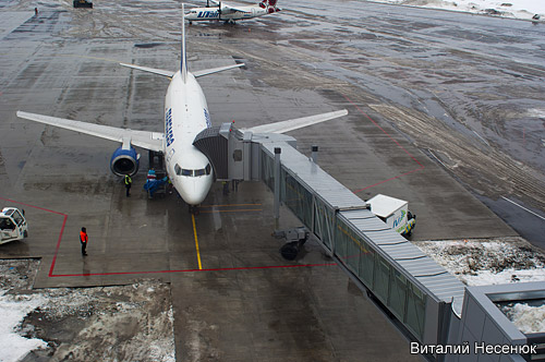  Boeing 737         