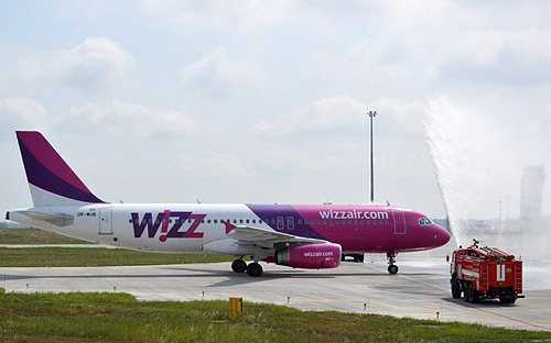 Водяной салют для самолета Wizz Air рейса Кутаиси - Харьков