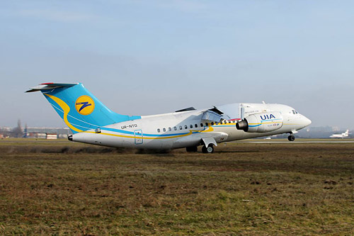 Касание - посадка Ан-148 на грунтовую полосу