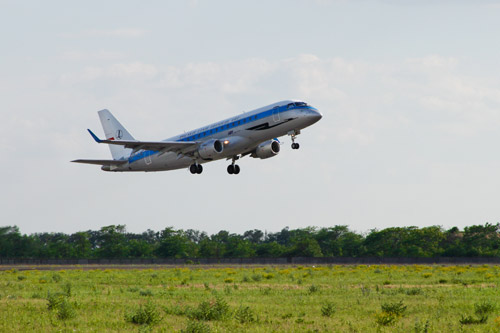  Embraer 175       LOT      