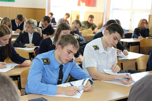 Студенты авиационных специальностей решают задачи конкурса Авиатор