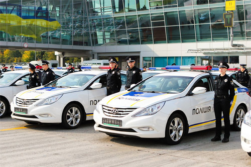 Машины службы такси Sky Taxi аэропорта Борисполь передали новой полиции