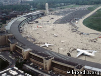 Изначально Tempelhof планировали закрыть в конце 2007 года