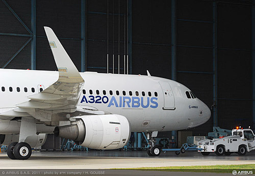 Airbus завершил установку законцовок крыла нового типа на тестовый самолет A320 с заводским номером MSN 001. За свою схожесть с плавником акулы они получили название sharklets (производное от winglet: shark+let).