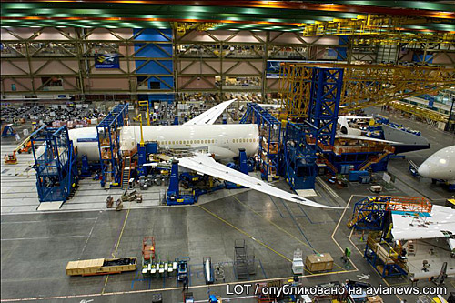 Польская авиакомпания LOT показала процесс сборки своего первого самолета Boeing 787 Dreamliner на заводе в Эверетте (США, штат Вашингтон).