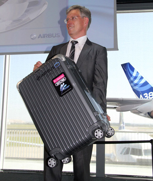 Авиастроительная компания Airbus представила чемодан Bag2Go, предназначенный для путешествующих по воздуху