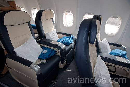 Салон бизнес-класса в самолете flydubai
