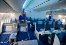 В салоне бизнес-класса Boeing 777-200ER МАУ кресла размещены по схеме 2+3+2