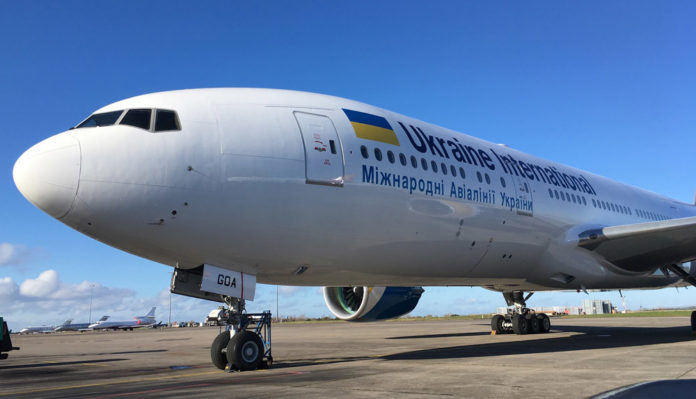 Boeing 777-200ER UR-GOA в ливрее МАУ