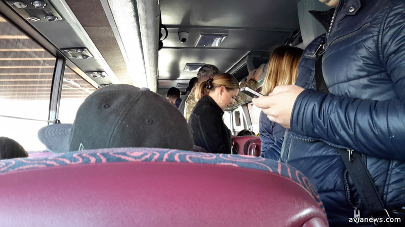 Стоячие пассажиры в Skybus - привычное дело