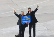 Глава Ryanair Майкл О’Лири и министр инфраструктуры Украины Владимир Омелян на перроне аэропорта Борисполь