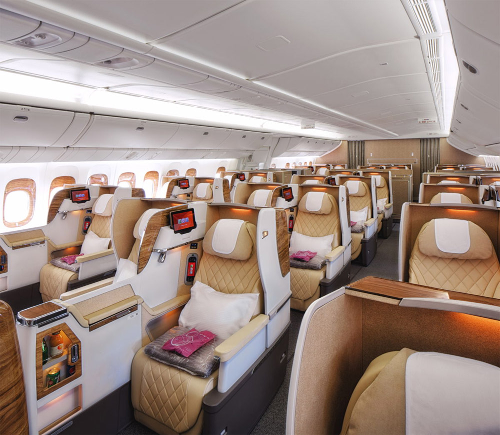 Новый бизнес-класс на борту Boeing 777-200LR Emirates