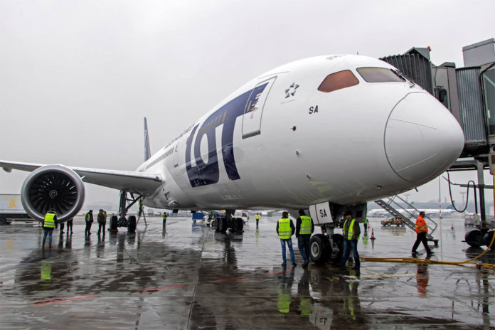 Boeing 787-9 LOT в Варшаве