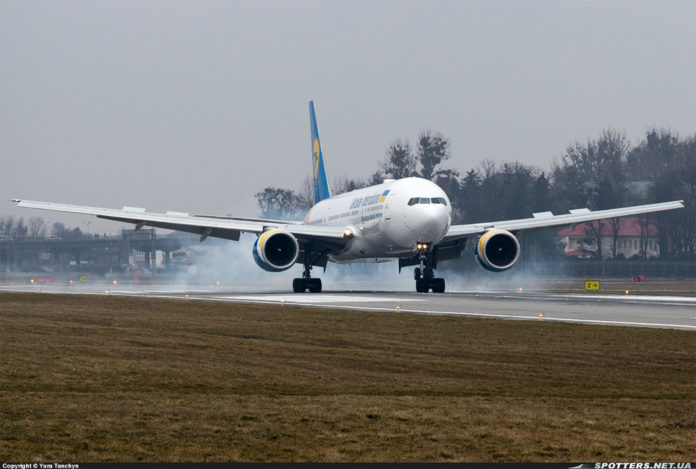 Первая посадка Boeing 777-200ER МАУ во Львове