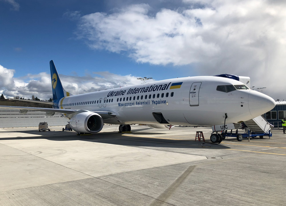 Новый Boeing 737-800 МАУ UR-UIC