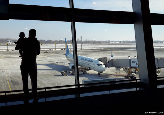 Boeing 737-800 МАУ в аэропорту