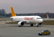 Airbus A320 Pegasus Airlines заруливает на стоянку