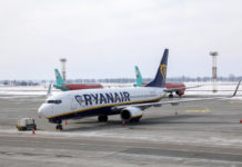 Самолет Ryanair в аэропорту Борисполь