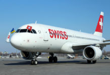 Самолет Airbus A320 Swiss заруливает на стоянку в аэропорту Борисполь