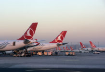 Самолеты Turkish Airlines в аэропорту Стамбула