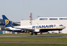 Boeing 737-800 Ryanair заходит на посадку