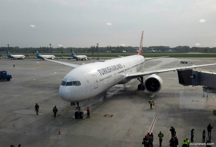 Boeing 777-300 Turkish Airlines у Києві