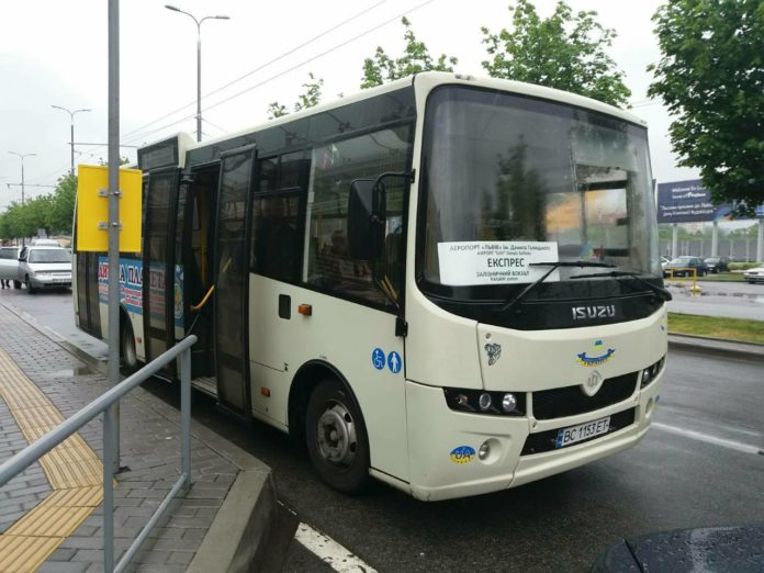 Автобус Атаман А092Н6, который теперь курсирует между аэропортом Львова и местным железнодорожным вокзалом