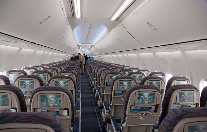 Салон эконом-класса Boeing 737-800 flydubai