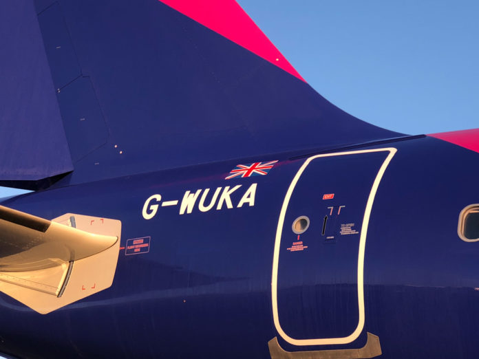 Самолет Wizz Air UK с британской регистрацией