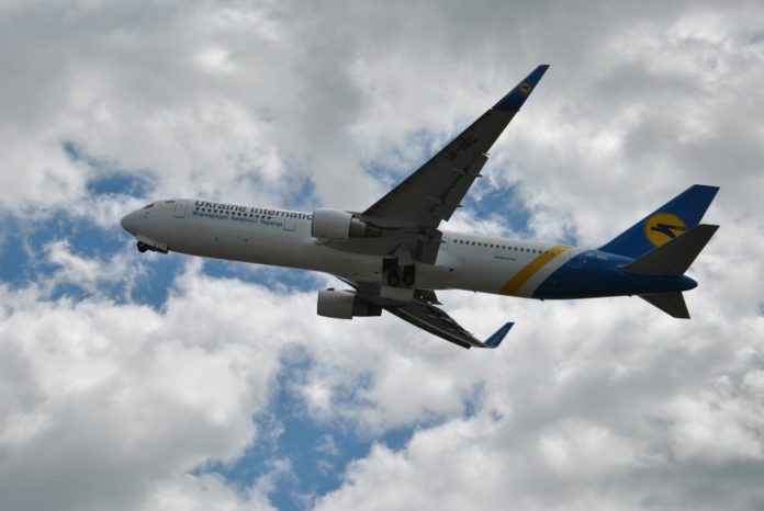 Boeing 767-300ER МАУ, вылетевший в Торонто