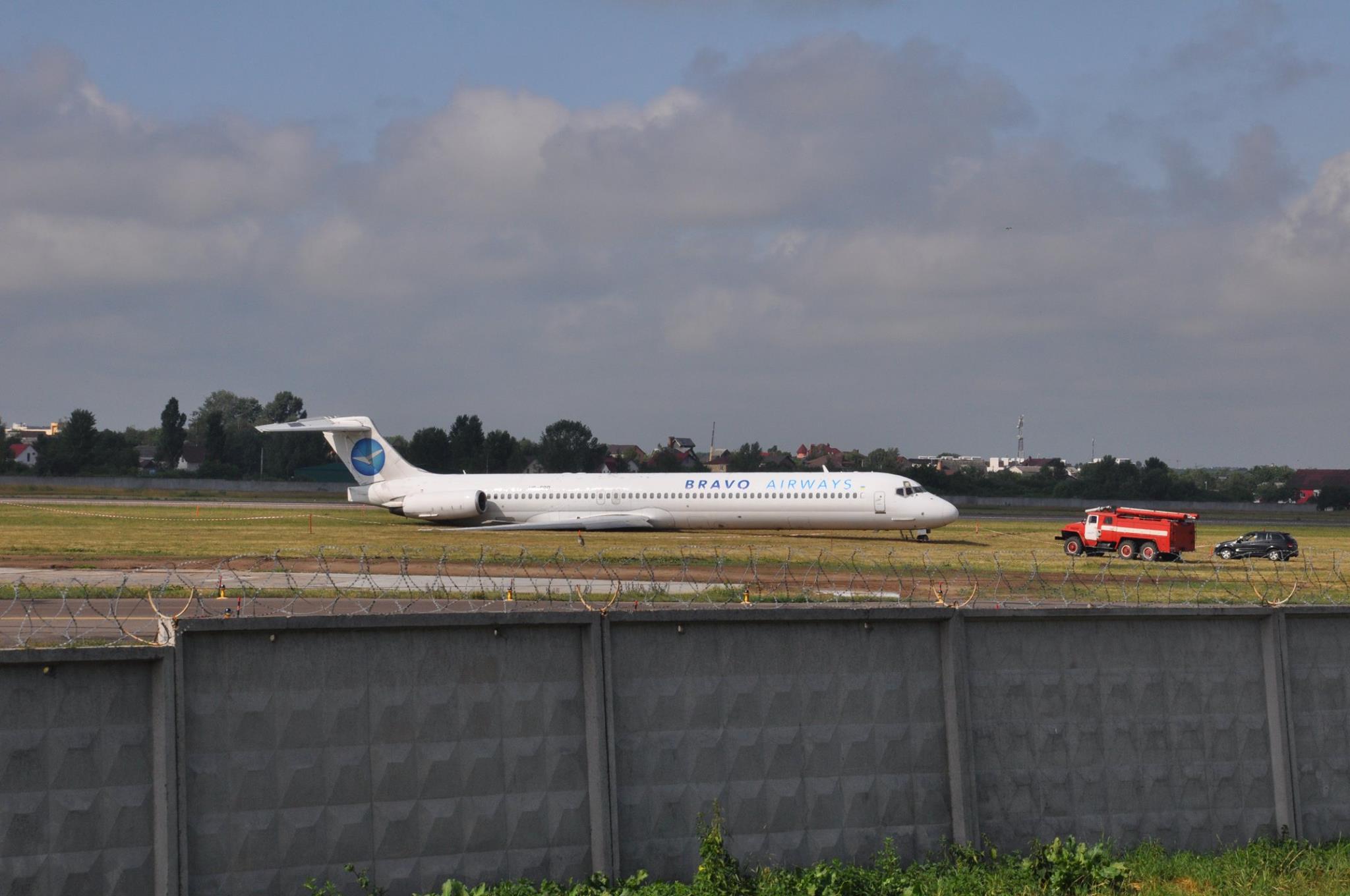Выкатившийся с полосы в Жулянах MD-83 Bravo Airways по состоянию на 15 июня 2018 года. Фото: Ukraine Aviation Museum