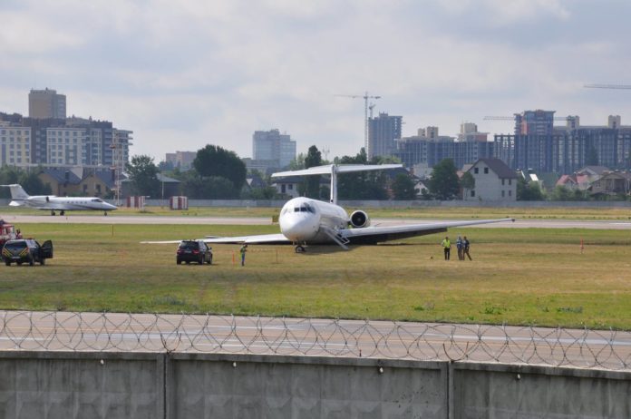 Выкатившийся с полосы в Жулянах MD-83 Bravo Airways по состоянию на 15 июня 2018 года. Фото: Ukraine Aviation Museum