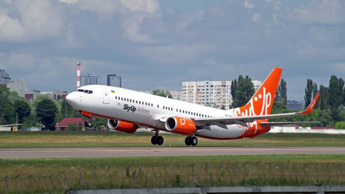 Boeing 737-800 UR-SQB в ливрее SkyUp. Фото: Владислав Кисляков