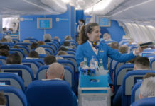 Обслуживание пассажиров KLM во время дальнемагистральных рейсов. Фото: KLM