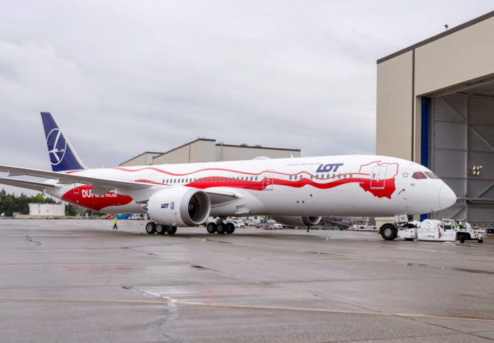 Boeing 787 LOT в специальной ливрее к 100-летию Польши