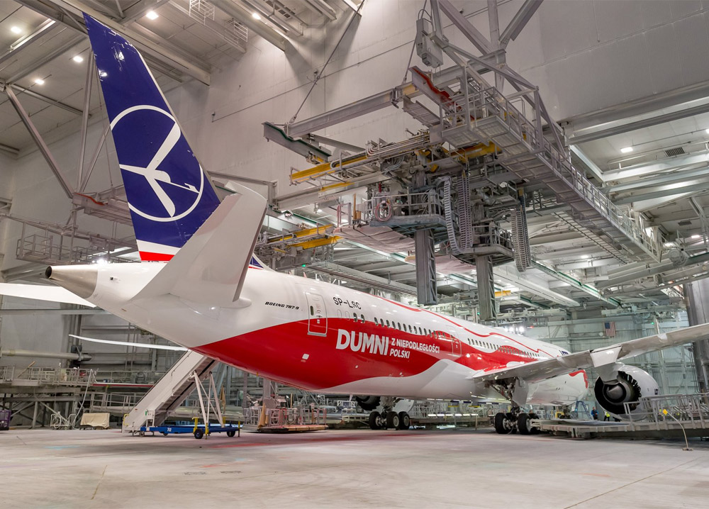 Boeing 787 LOT в специальной ливрее к 100-летию Польши