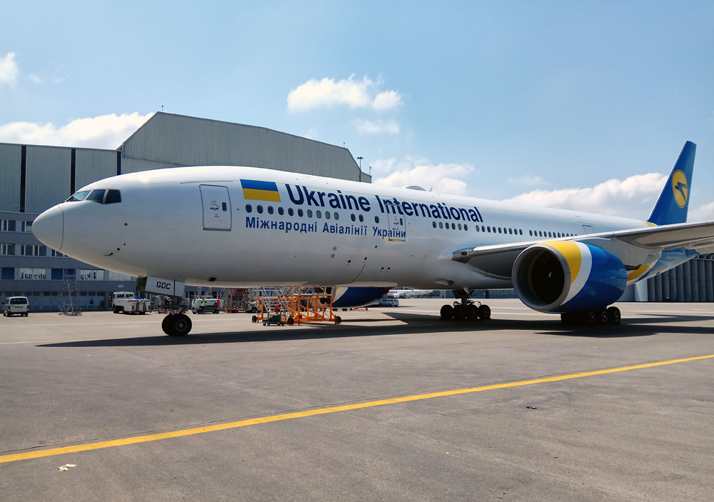 Boeing 777-200ER UR-GOC МАУ