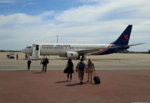 Посадка пассажиров в самолет Boeing 737-800 Myway Airlines