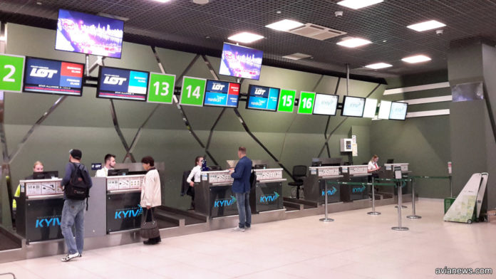 Стойки регистрации LOT и Nordica в аэропорту Жуляны
