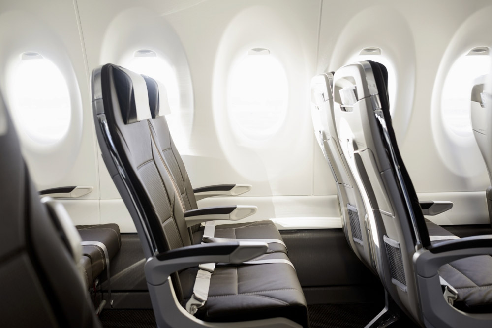 Кресла в салоне Bombardier CS100 Swiss