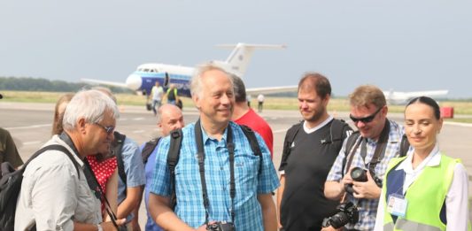 Первых пассажиров после реконструкции в аэропорт Полтава привез Як-40 "Мотор Сич" из Запорожья. Фото: Новини Полтавщини