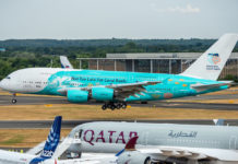 Ливрея Airbus A380 Hi Fly, призывающая сохранить коралловые рифы. Фото: Airbus