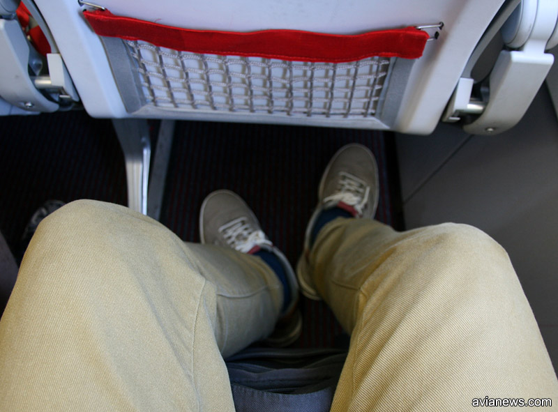 Место для ног в самолетах Austrian Airlines в первых рядах эконома, которые могут отдаваться под бизнес-класс