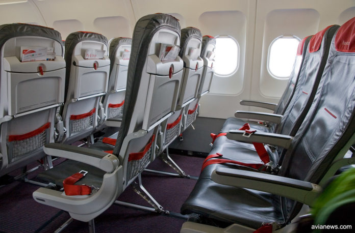 В среднемагистральных самолетах Austrian Airlines установлены тонкие кресла. Фото: avianews.com