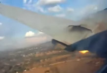 Кадр из видео из салона самолета Convair CV-340 за несколько секунд до падения