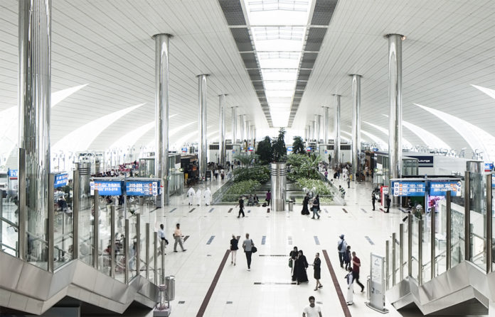 Зал вылета в терминале 3 аэропорта Дубая. Фото: Dubai Airports