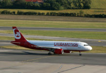 Airbus A320 в ливрее Laudamotion в аэропорту Вены