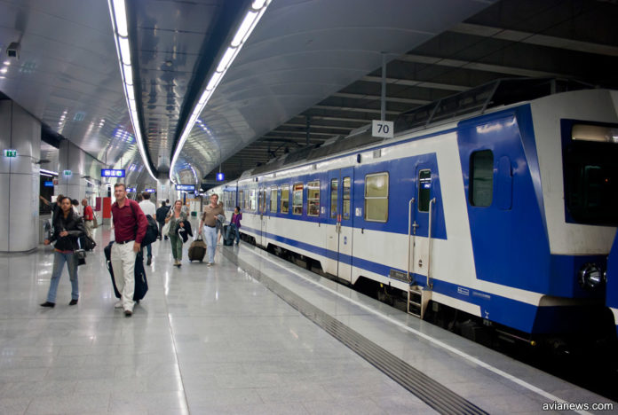Электричка S7, курсирующая между аэропортом Вены Швехат и вокзалом Вены Wien Mitte за 4,4 евро