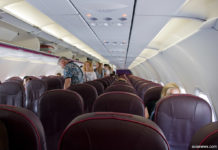 Процесс посадки пассажиров в самолет Wizz Air